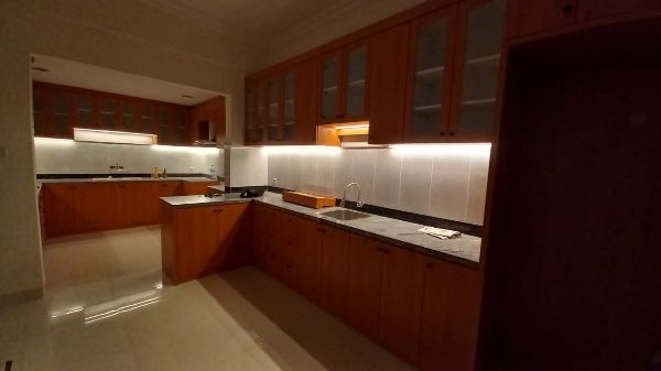 Kitchen cabinet
