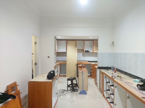 Pemasangan kitchen set