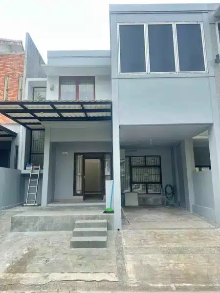 Fasad rumah townhouse setelah renovasi di Emerald Bintaro.
