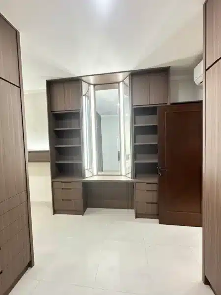Kamar tidur setelah renovasi rumah di Emerald Bintaro.