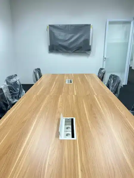Ruang rapat kantor Trembesi Office Tower BSD setelah direnovasi.