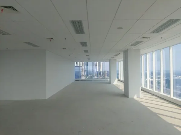 Ruangan kantor di Trembesi Office Tower BSD sebelum renovasi.