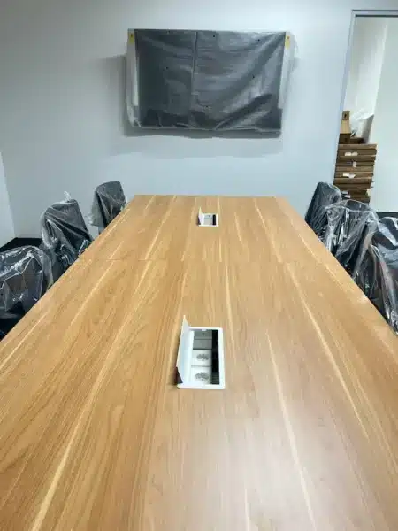 Pekerjaan renovasi kantor di Trembesi Office Tower BSD Tangerang Selatan.